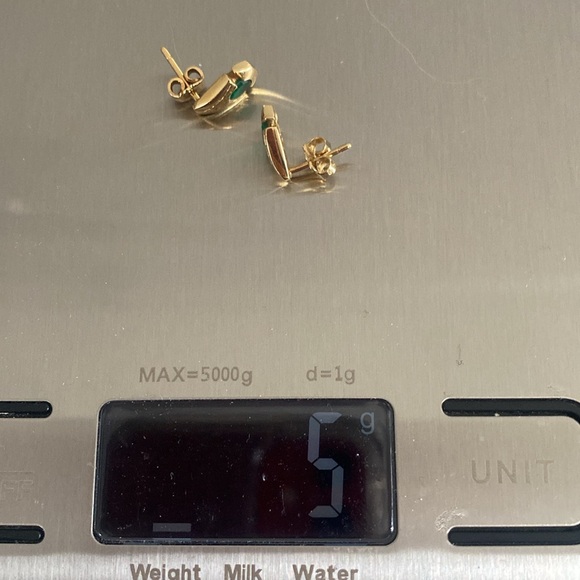 Real Emerald stones and 18k Solid Gold Eirings - Picture 16 of 16